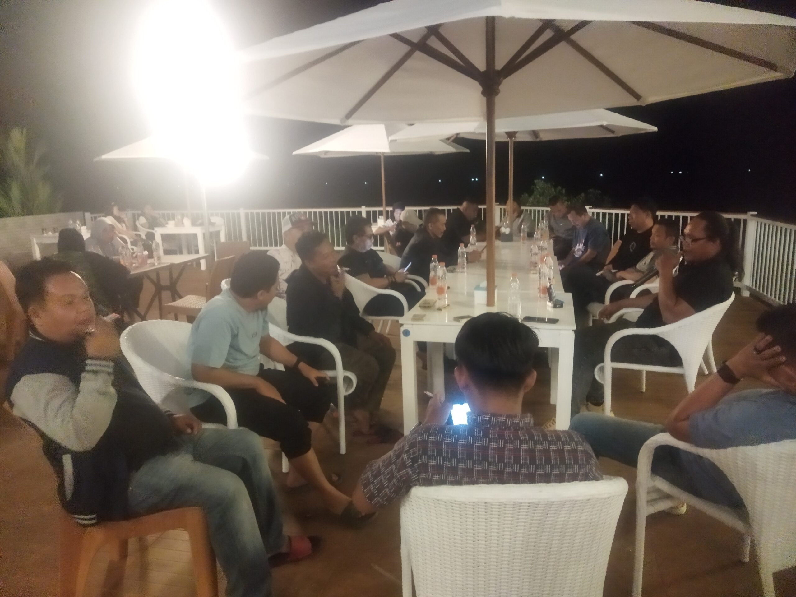 Ikatan Jurnalis Sulbar Majene Gelar Raker Akhir Tahun di Cafe Andata