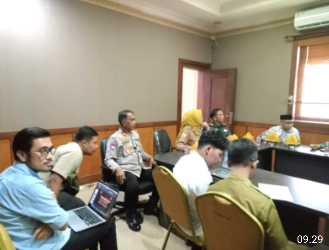 Polres Majene Dukung Penguatan Gizi dan Ekonomi Desa, Kasat Binmas Hadiri Rakor Evaluasi MBG dan Koperasi Merah Putih.