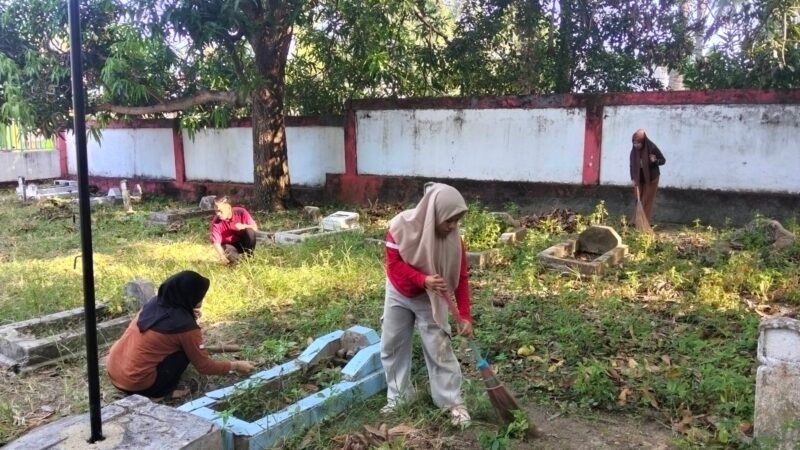 ‎Pemdes Totolisi Gelar Kerja Bakti di Taman Makam Pahlawan Korban 40.000 Jiwa