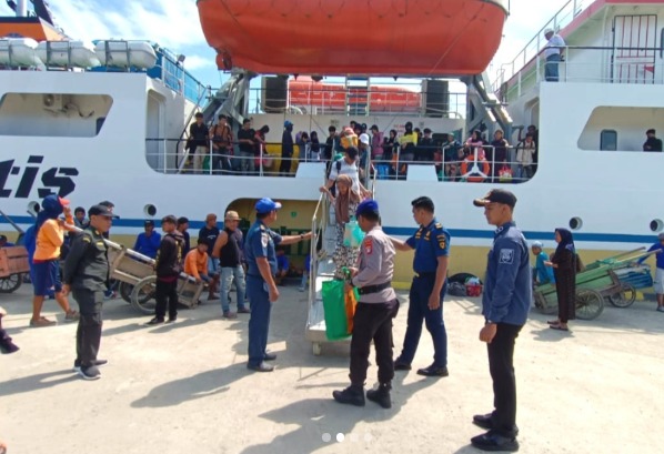 Satuan Polair Polres Majene Perketat Pengamanan KM Sabuk Nusantara 93, Jamin Keamanan Penumpang di Pelabuhan Palipi