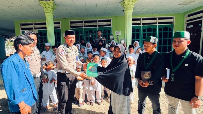 ‎Satlantas Polres Majene Gandeng HMI dan PMII Tebar Kebaikan Lewat Jumat Berkah