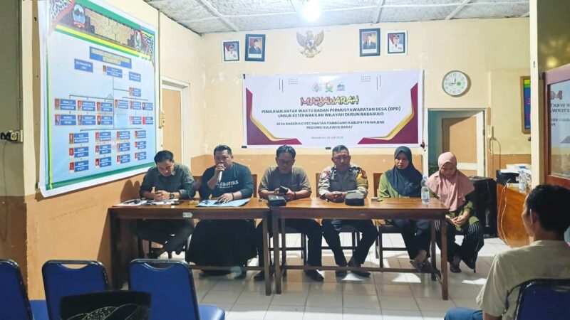 Hadiri Musyawarah PAW BPD, Bhabinkamtibmas Polsek Pamboang Pastikan Musyawarah Berlangsung Tertib‎