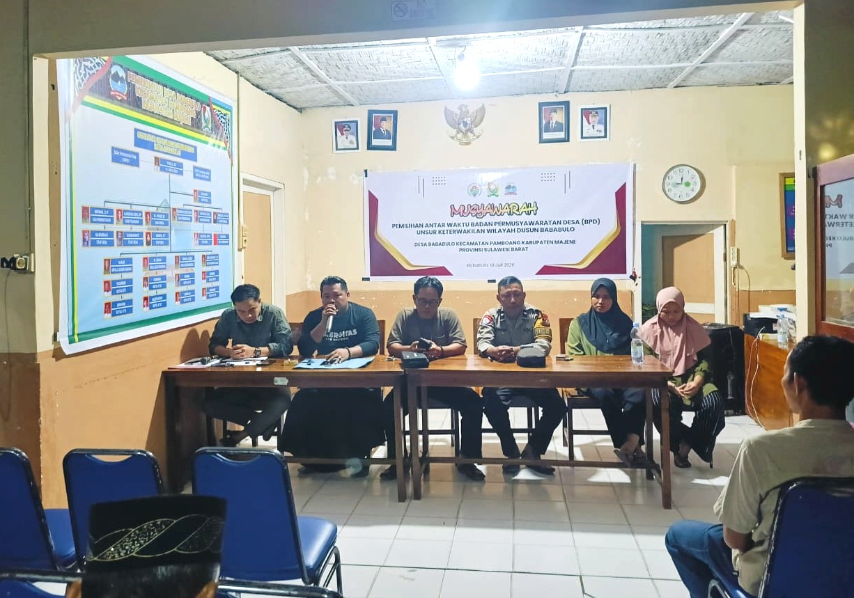Hadiri Musyawarah PAW BPD, Bhabinkamtibmas Polsek Pamboang Pastikan Musyawarah Berlangsung Tertib‎