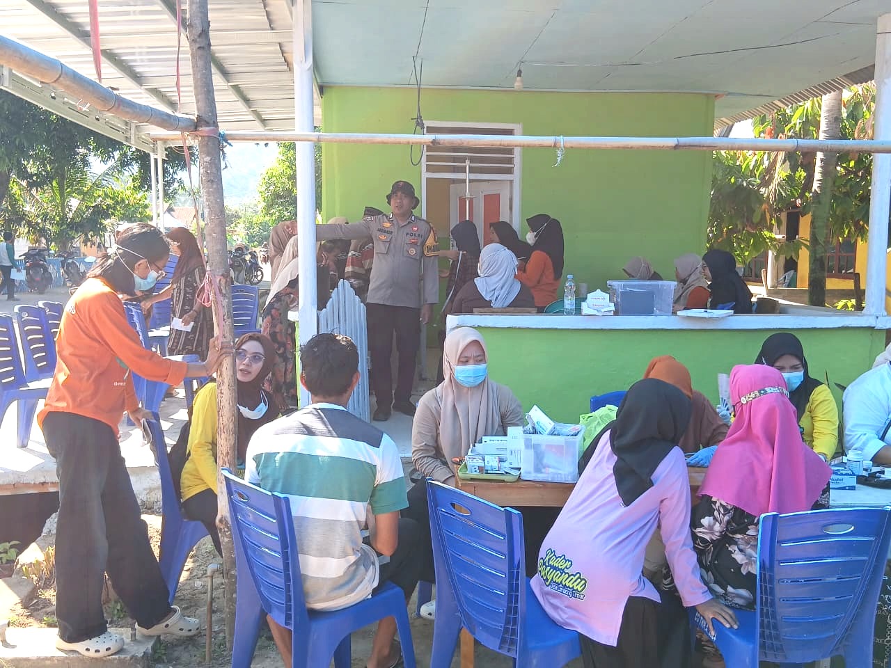 ‎Bhabinkamtibmas Polsek Malunda Dampingi Puskesmas Keliling