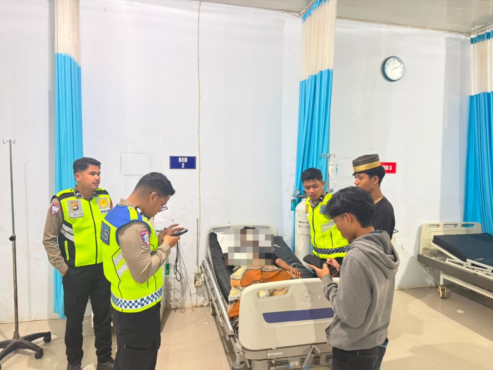 ‎Gerak Cepat Satlantas Polres Majene Tangani Kecelakaan di Jalur Trans Sulawesi, Tiga Pengendara Terluka