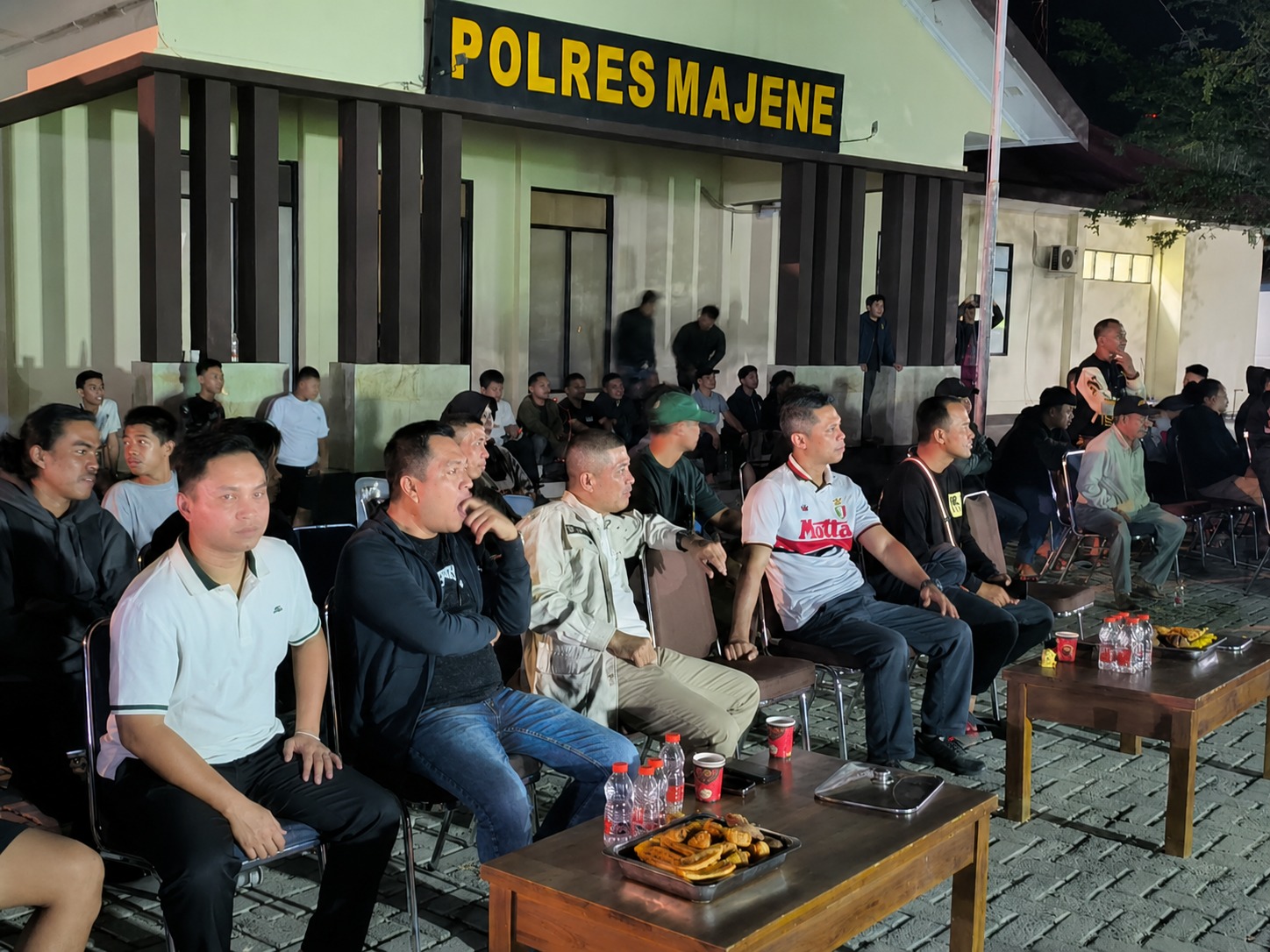 Semarak Piala Dunia 2026, Nobar Polres Majene Pererat Kebersamaan Polisi dan Masyarakat