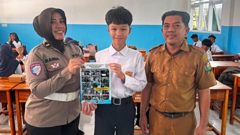 ‎Satlantas Polres Majene Edukasi Pelajar SMPN 1 Majene‎