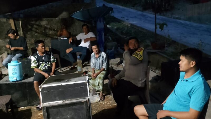 ‎Bhabinkamtibmas Polsek Pamboang dan Babinsa Kompak Patroli Malam Hari