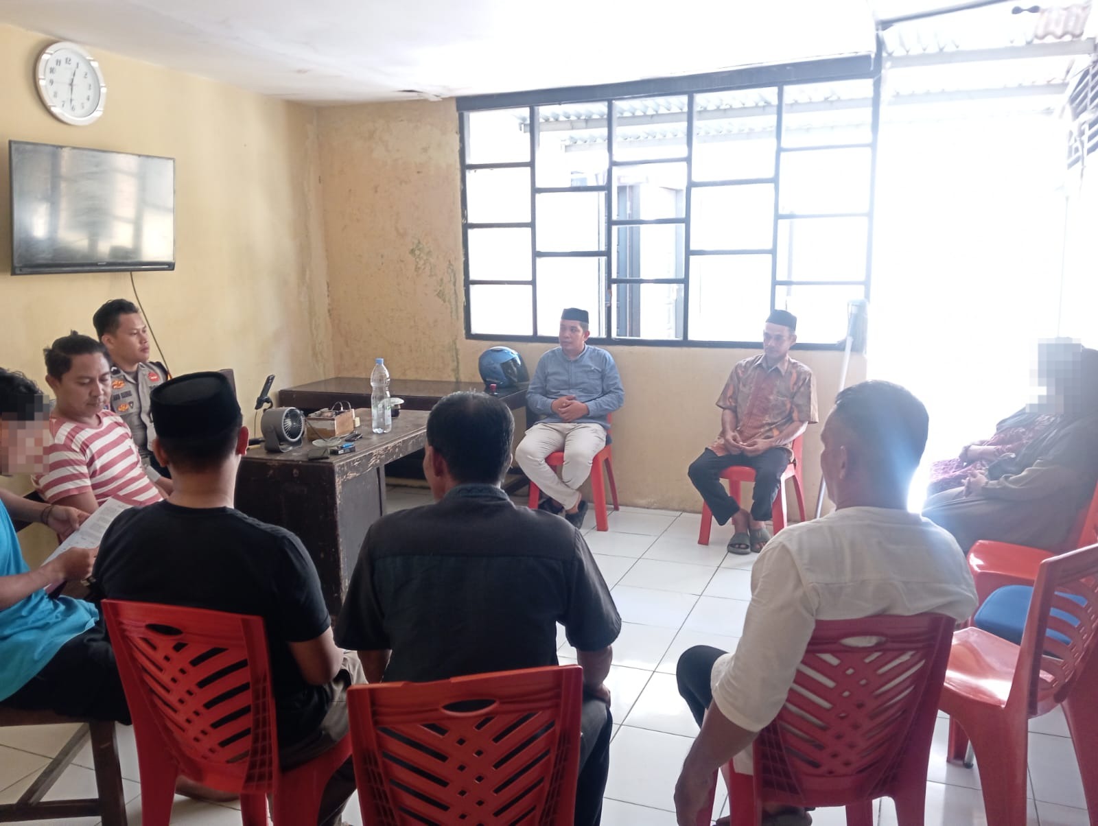‎Mengedepankan Musyawarah, Polsek Malunda Damaikan Konflik Warga‎