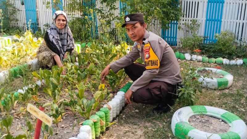 ‎Lewat Kebun Dasawisma, Polsek Banggae Perkuat Ketahanan Pangan Warga