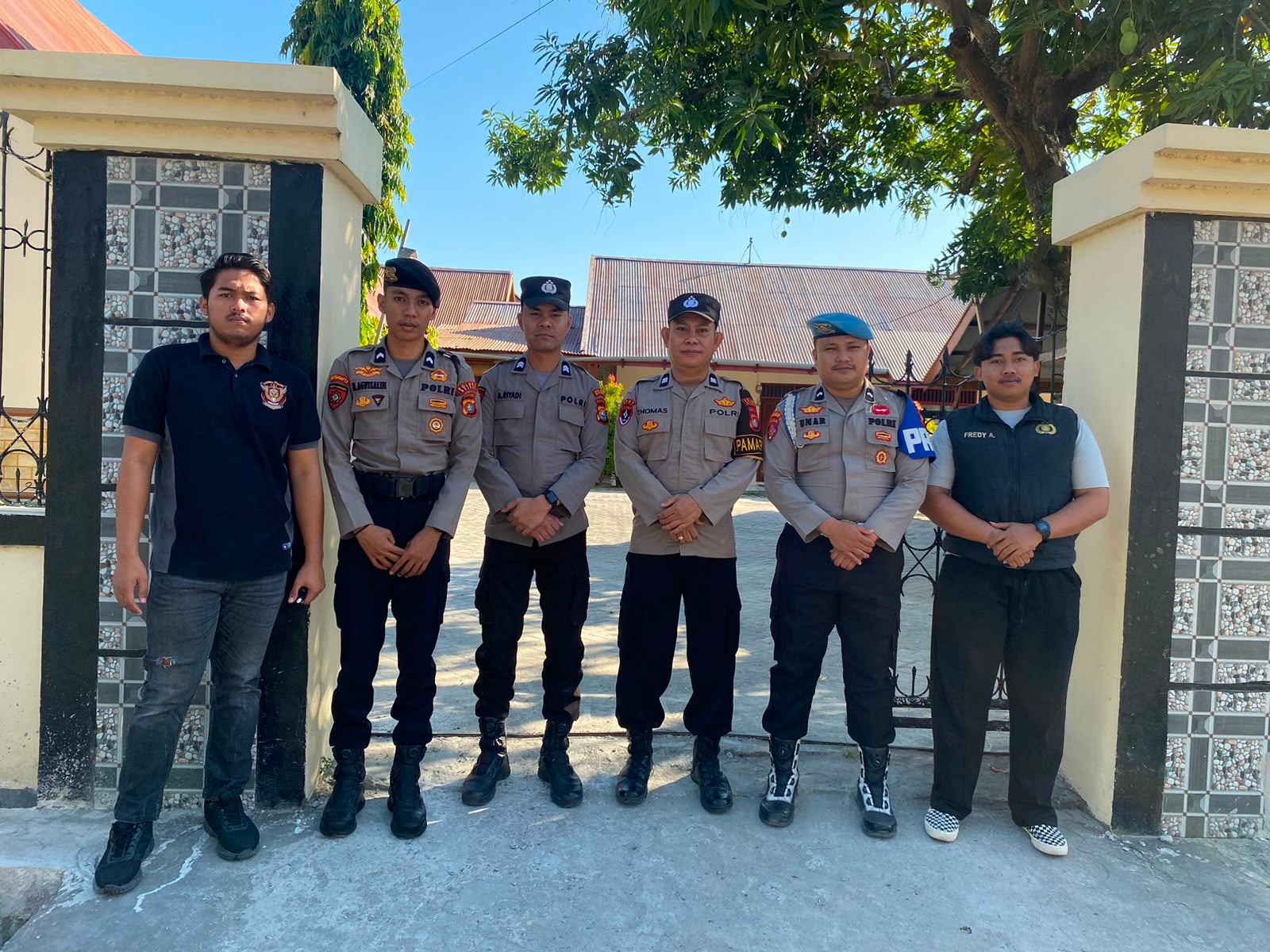 ‎Pastikan Ibadah Minggu Aman dan Nyaman, Polres Majene Hadir di Gereja‎