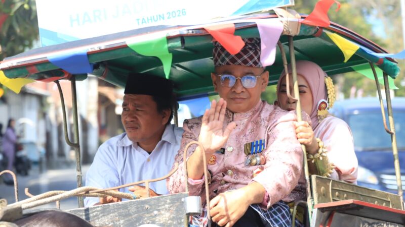 Wakapolres Majene Ikut Pawai Budaya, Naik Bendi