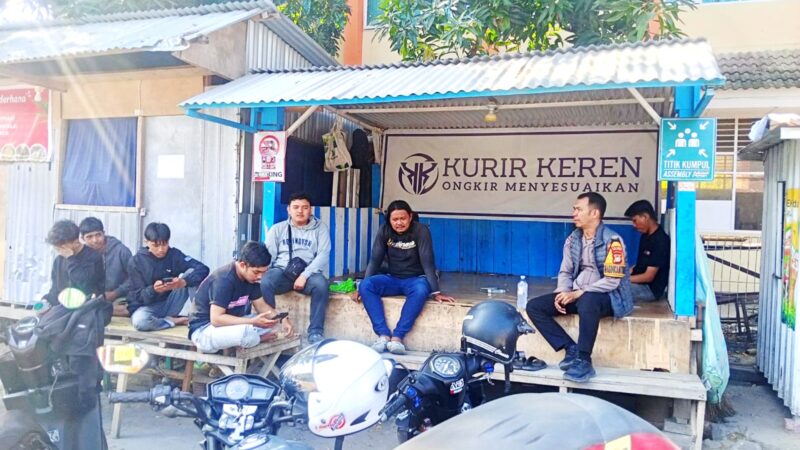 Bhabinkamtibmas Banggae Sambangi Pangkalan Kurir