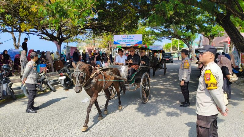 Jajaran Polsek Banggae Amankan Pawai Budaya 