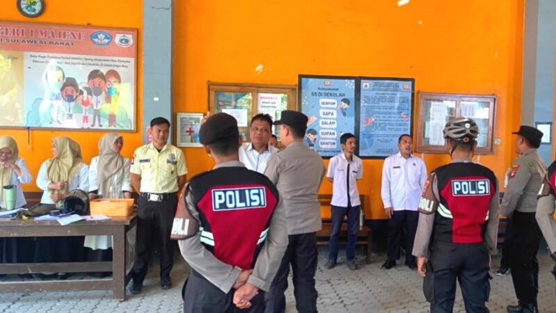‎Polres Majene Sasar Sekolah dan Kerumunan Warga‎