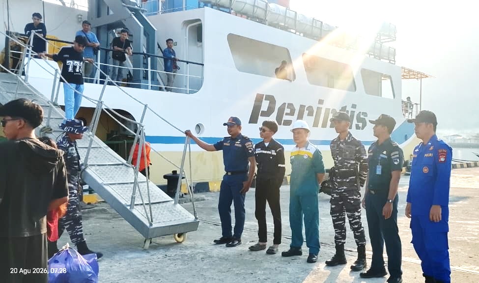 ‎Sat Polair Polres Majene Perketat Pengamanan Pemberangkatan KM Sabuk Nusantara 93