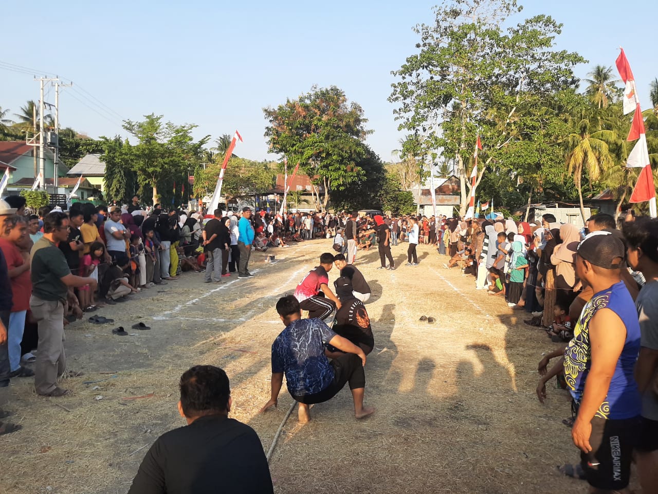 Bhabinkamtibmas Polsek Banggae Pantau Lomba Rakyat