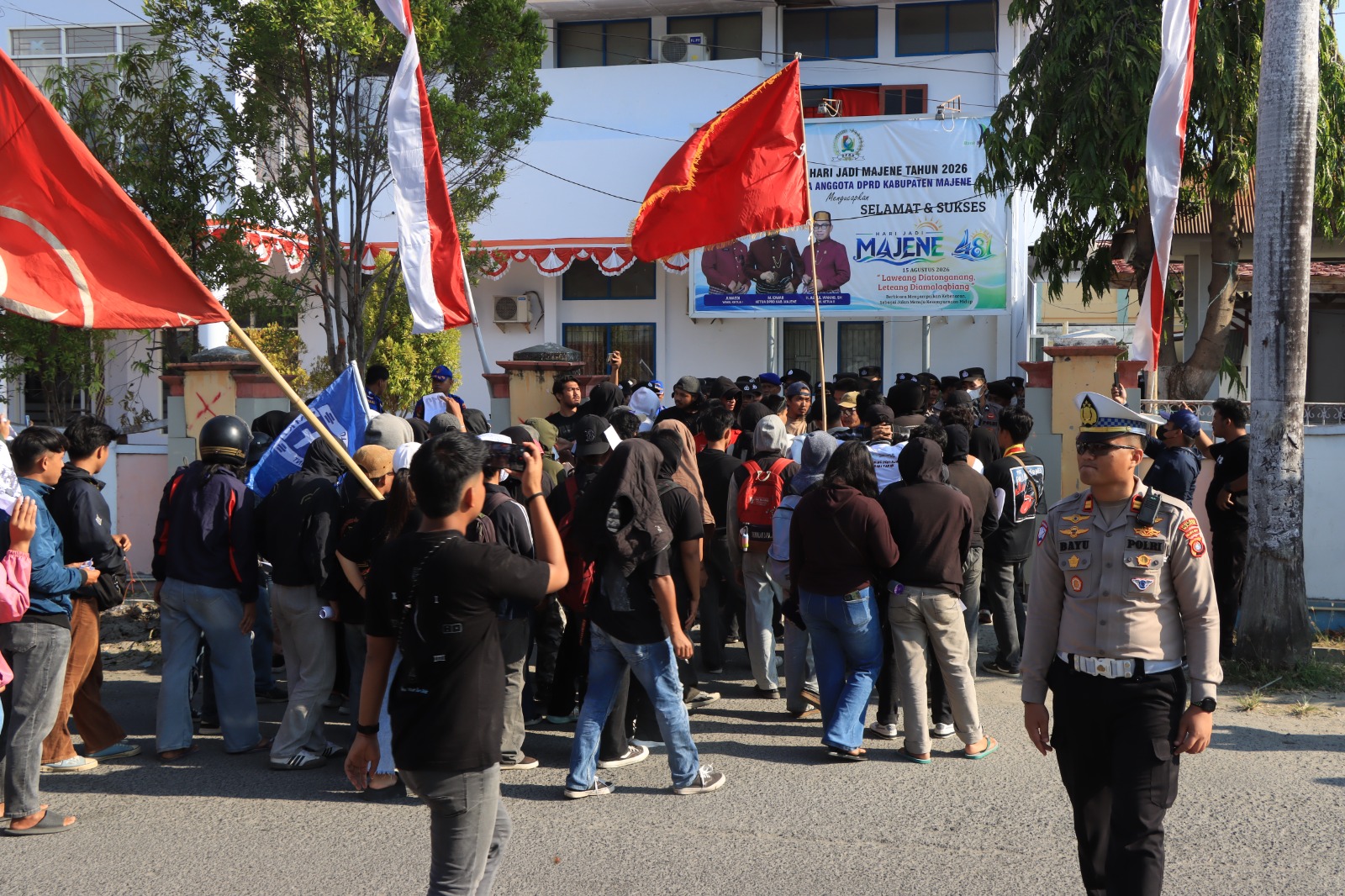Kawal Aksi Damai SPMM Berlangsung Damai, Polres Majene Kedepankan Pendekatan Humanis