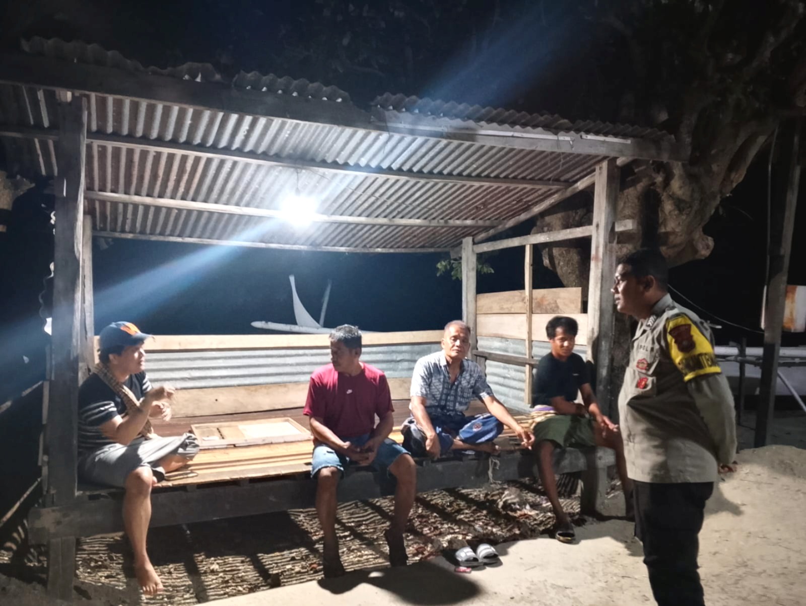 ‎Musim Kemarau, Bhabinkamtibmas Pamboang Ingatkan Warga Waspadai Kebakaran