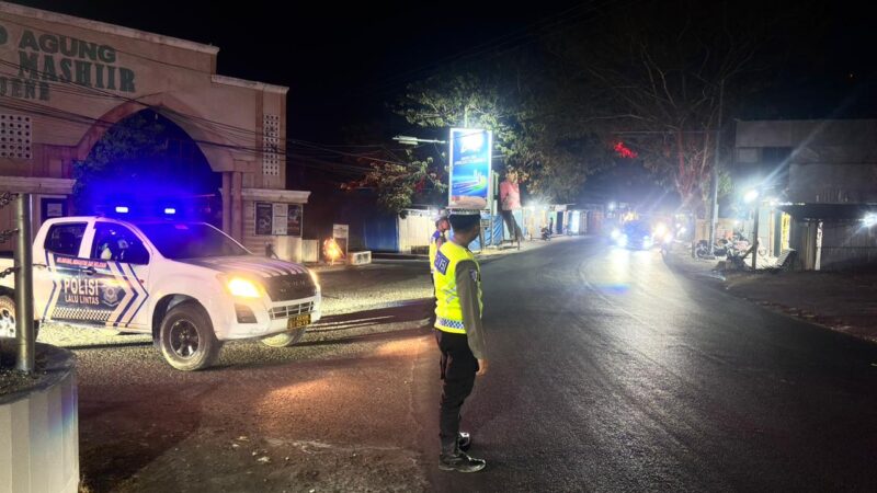 ‎Satlantas Polres Majene Intensifkan Blue Light Patrol hingga Dini Hari