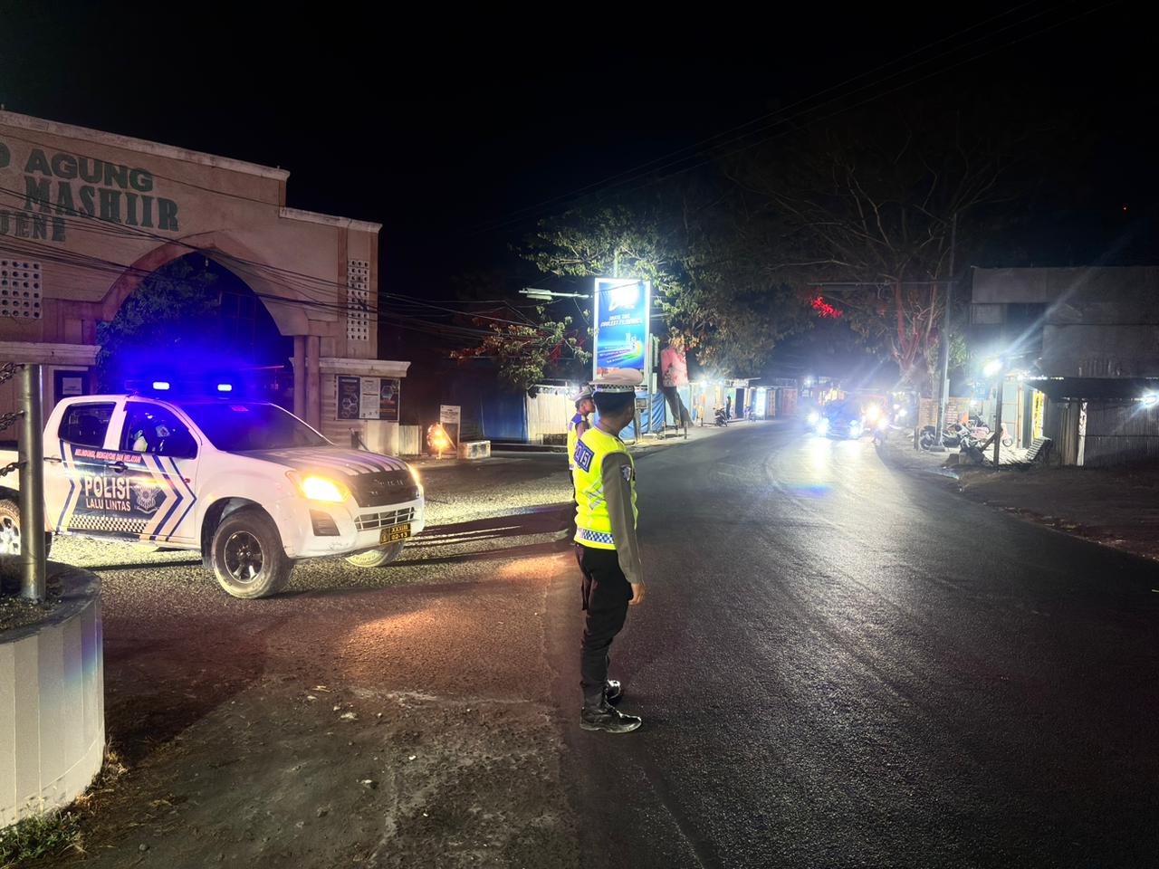 ‎Satlantas Polres Majene Intensifkan Blue Light Patrol hingga Dini Hari