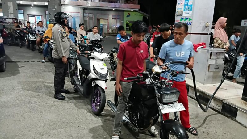 ‎Polsek Malunda Pastikan Pengisian BBM Berlangsung Aman