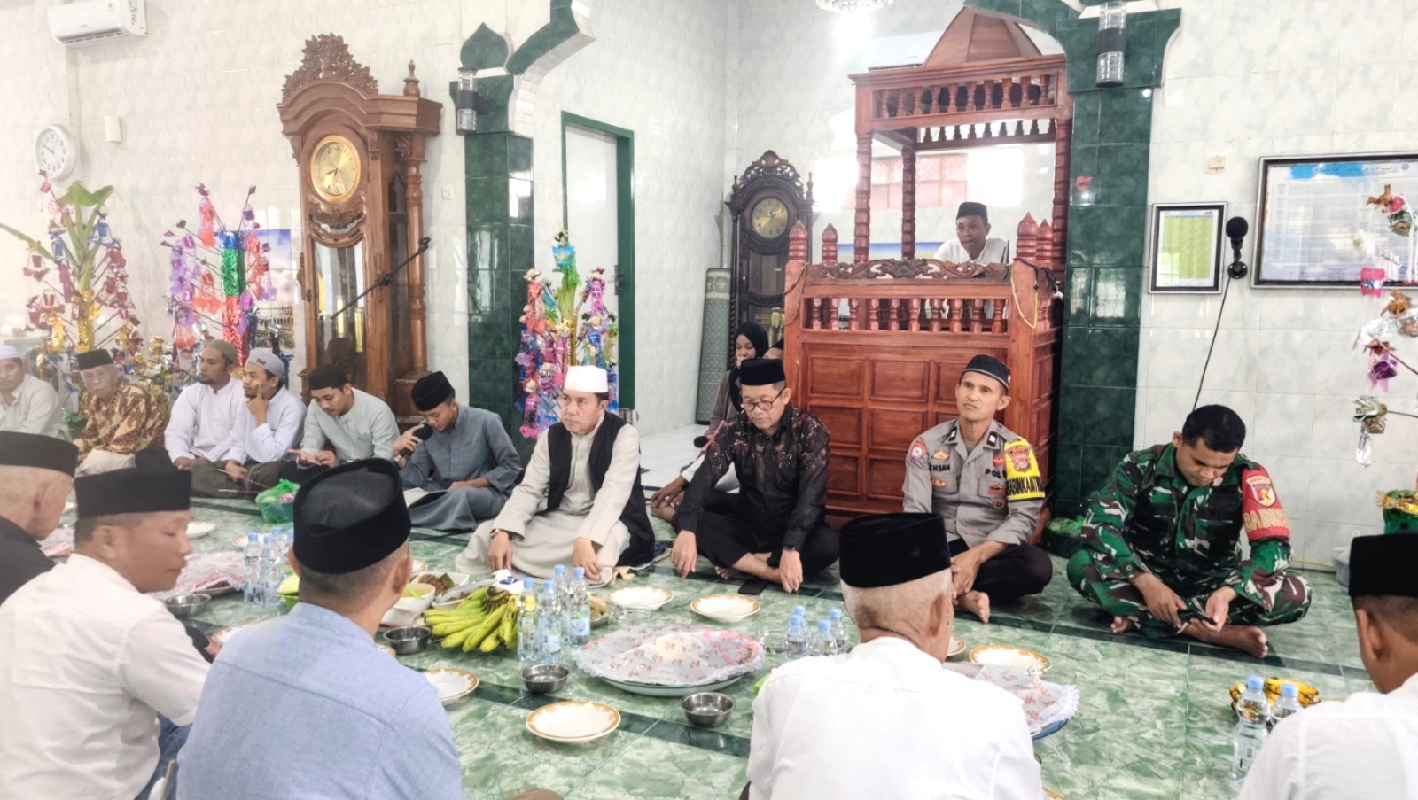 ‎Bhabinkamtibmas Polsek Pamboang Hadiri Maulid Nabi di Sappolongan‎
