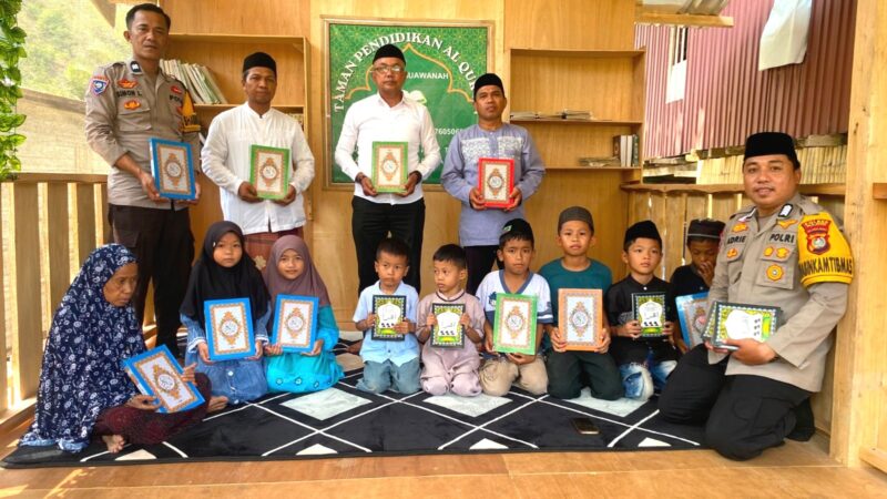 Bhabinkamtibmas Polsek Pamboang Salurkan Mushaf Al-Qur’an‎