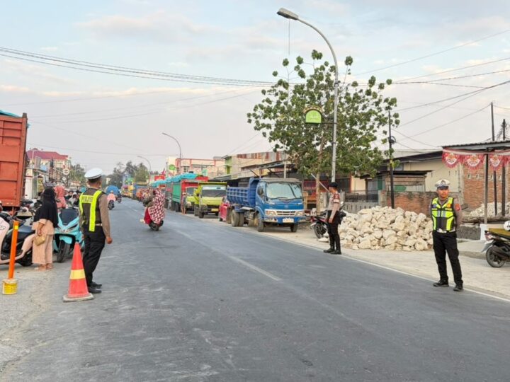 Jaga Kemacetan Pengisian BBM, Polres Majene Terjunkan Personel di Sekitar SPBU Lembang Dan Rangas