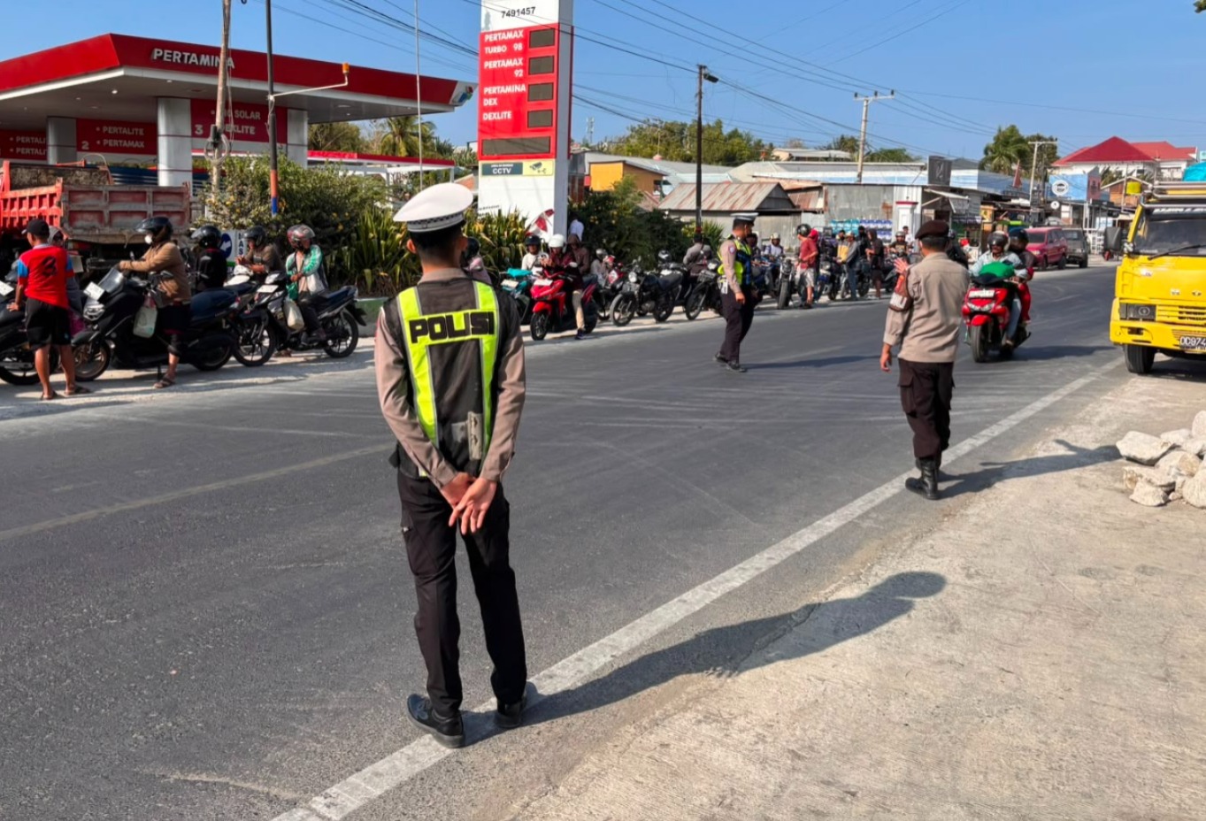 Satlantas Polres Majene Hadir Jaga Kelancaran Aktivitas Warga di Jalan‎