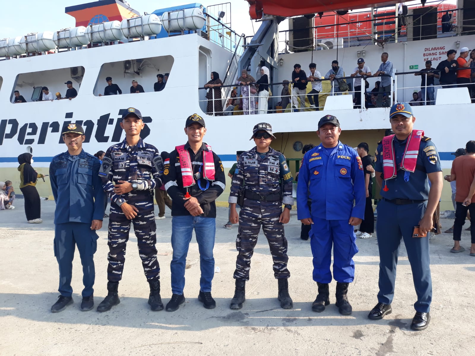 Pastikan Pelayaran Aman, Sat Polair Polres Majene Kawal Keberangkatan KM Sabuk Nusantara 93‎