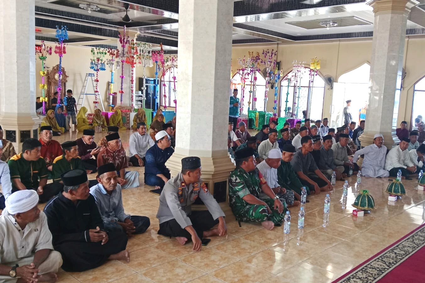 Kapolsek Banggae Hadiri Maulid Nabi di Rangas Pabesoang