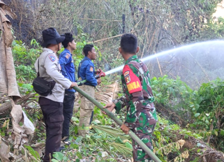 Kebakaran Lahan di Puawang Meluas,  Padamkan Api hingga Sore