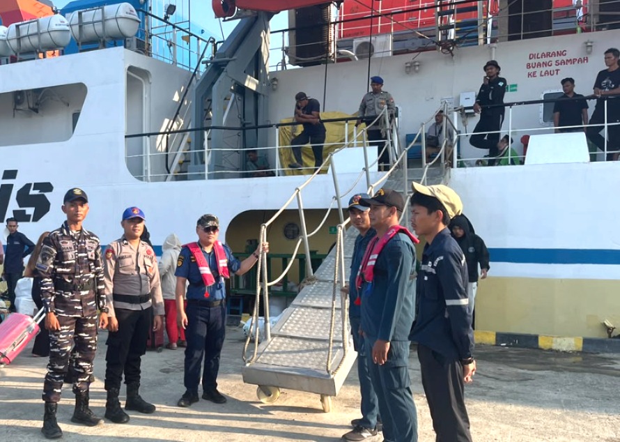 Sat Polair Majene Kawal Keberangkatan KM Sabuk Nusantara 93