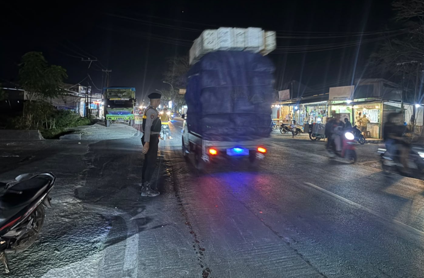 ‎Jaga Kamtibmas, Samapta Polres Majene Patroli Malam di Sejumlah Titik‎