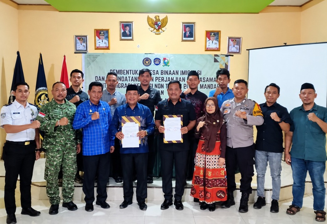 Bhabinkamtibmas Polsek Sendana Perkuat Kehadiran Polri dalam Pembentukan Desa Binaan Imigrasi