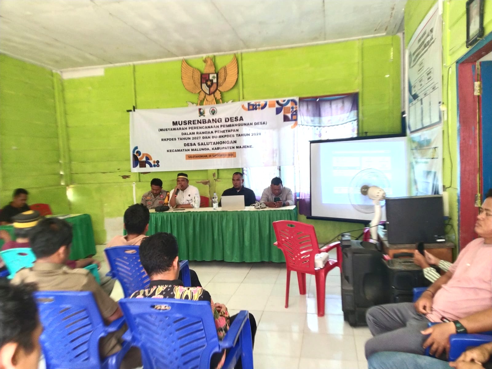 Bhabinkamtibmas Polsek Malunda Hadiri Musrenbang Desa di Salutahongan‎