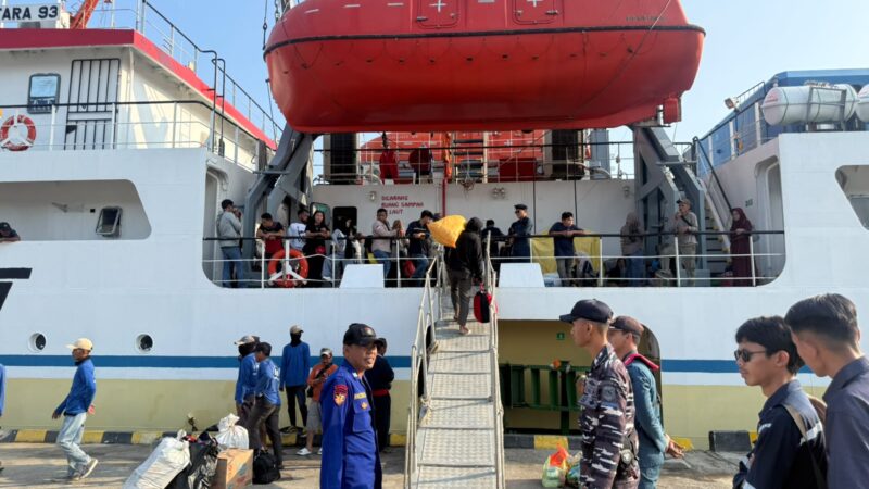 Sat Polair Polres Majene Kawal Keberangkatan KM Sabuk Nusantara 93