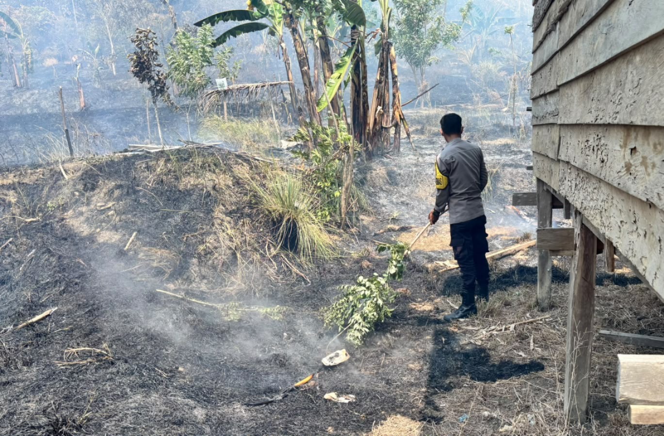 ‎Polsek Malunda Imbau Warga Hindari Pembakaran Lahan Usai Kebakaran