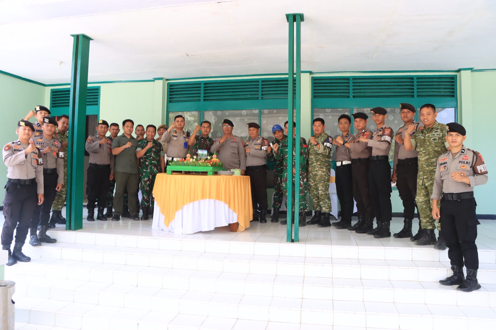 Polres Majene Beri Kejutan Spesial Pada Hut TNI ke 81 Untuk Prajurit Kodim 1401 Majene‎