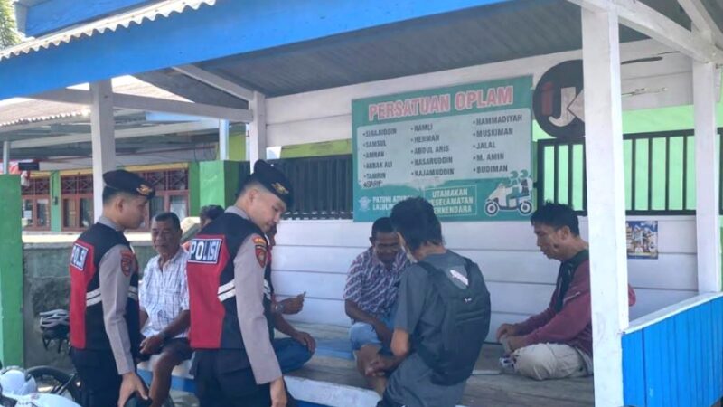 Patroli Jalan Kaki Polres Majene Sasar Sekolah dan Pangkalan Ojek