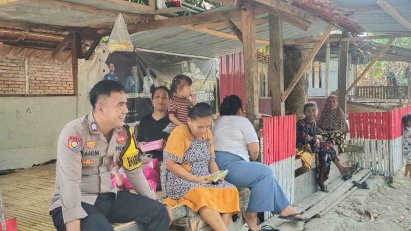 Cegah Kebakaran di Musim Kemarau, Bhabinkamtibmas Polsek Banggae Edukasi Warga‎