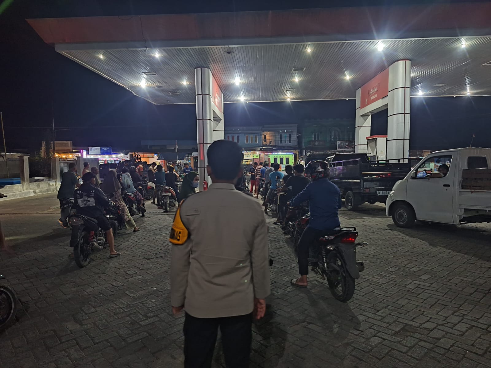‎Patroli Malam Polsek Malunda di SPBU, Pastikan Pengisian BBM Berjalan Lancar‎