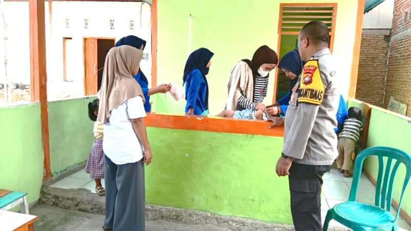 ‎Bhabinkamtibmas Polsek Malunda Dampingi Posyandu di Lombong Timur